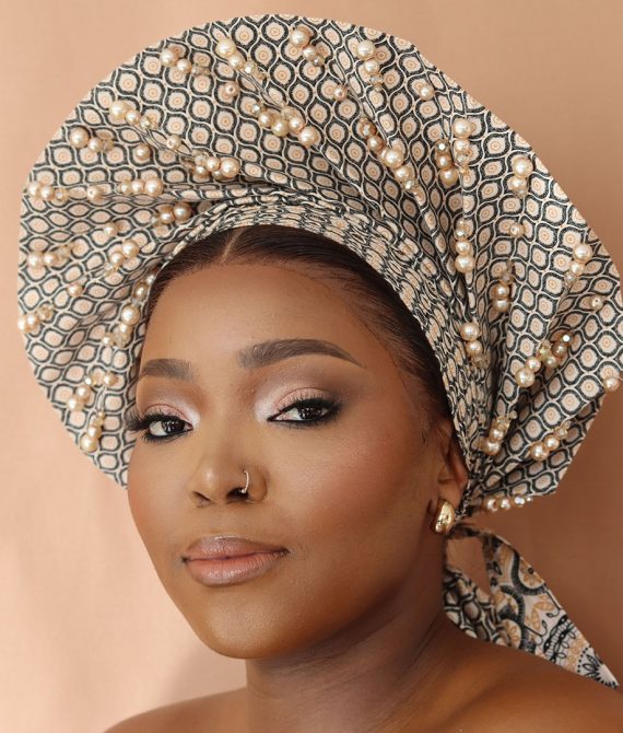 Sishweshwe with flat pearls and crystalbeads